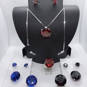 High Quality Necklace! (Color Red)